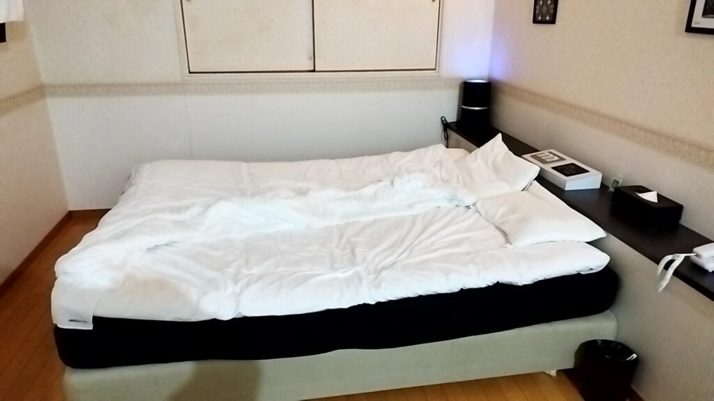 モーテルのベッド